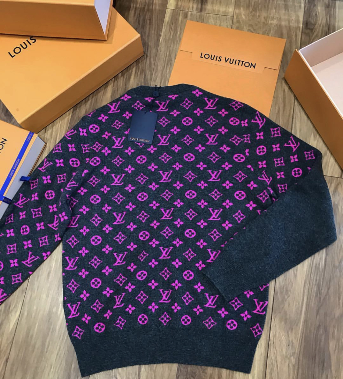 LOUIS VUITTON PINK & GRAY SWEATER – Billionairemart