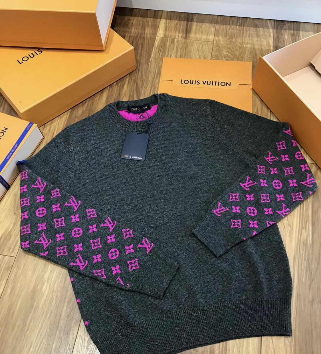 LOUIS VUITTON PINK & GRAY SWEATER – Billionairemart