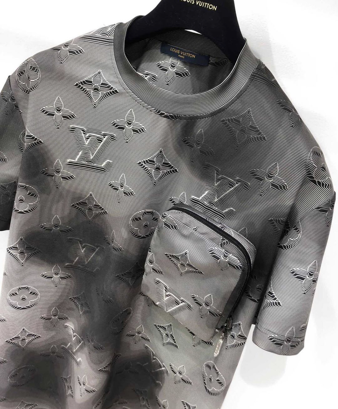 Louis Vuitton Grey Metal 3D Effect T-shirt – Billionairemart